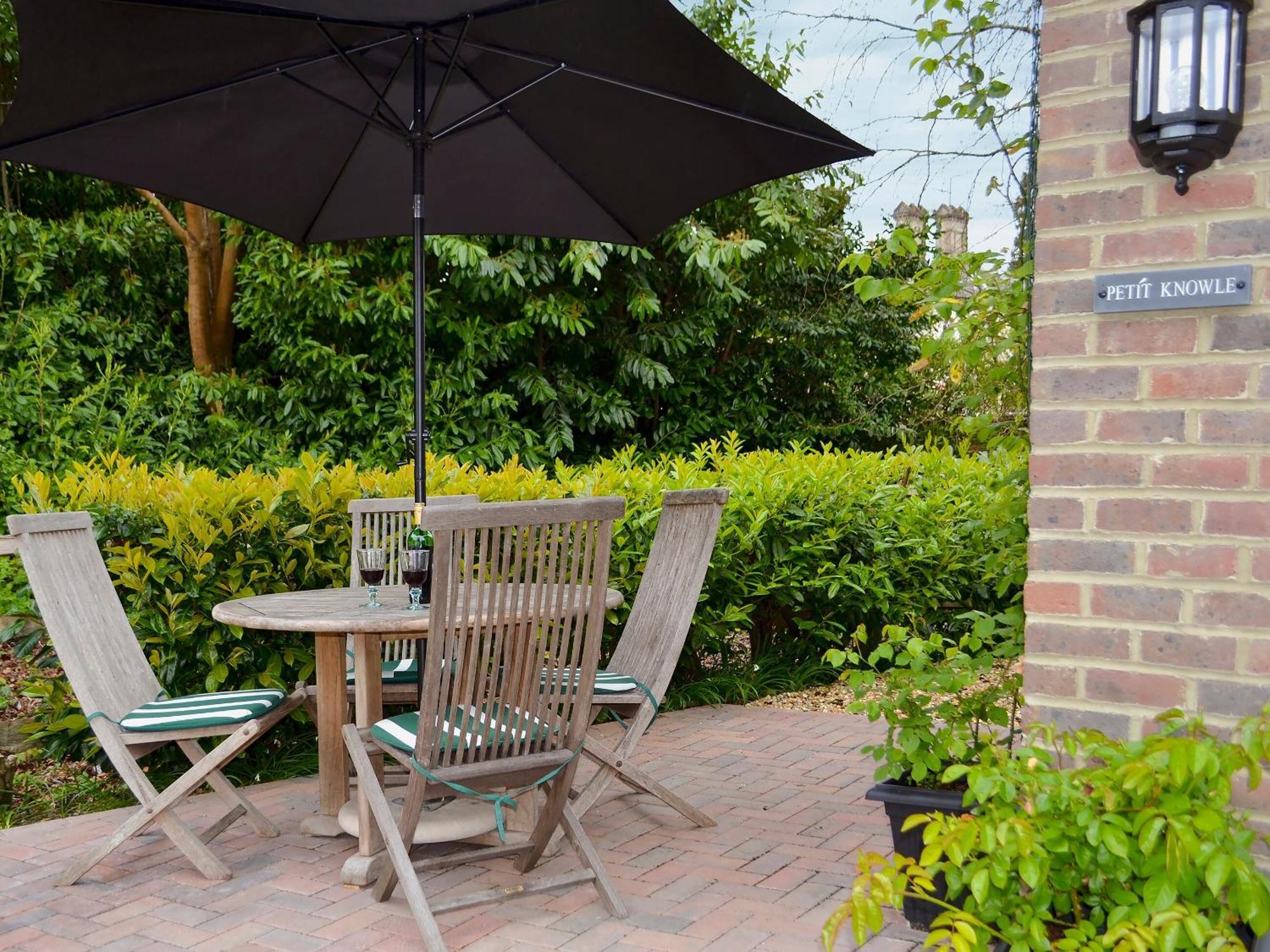 Petit Knowle Villa Cuckfield ภายนอก รูปภาพ